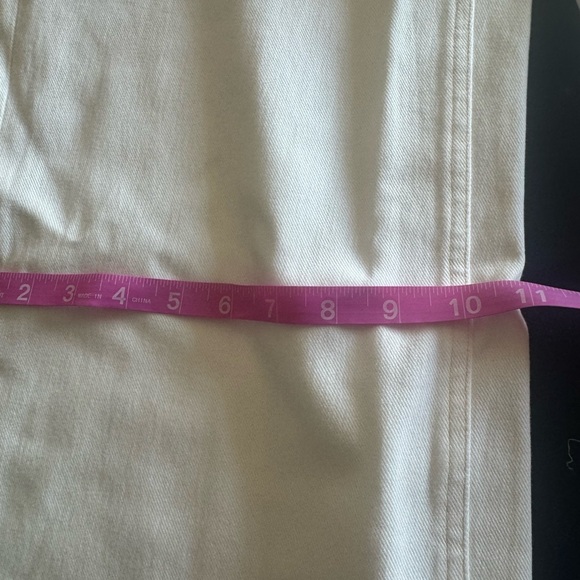 HALARA Flex Denim in winter white! FLEX DENIM is so comfy cute and FLATTERING 🔥 - Picture 9 of 15